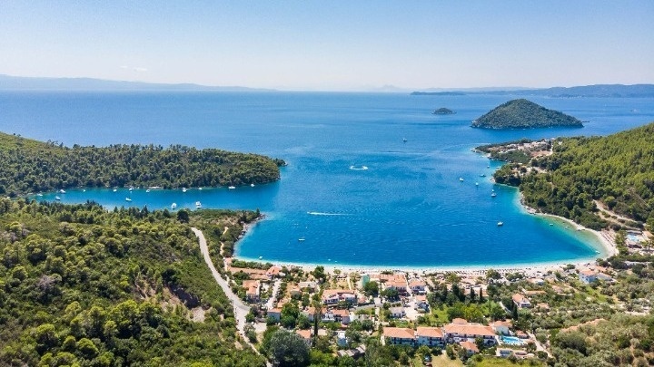 Η γαλλική Vogue «ανακαλύπτει» την εξωτική Σκόπελο