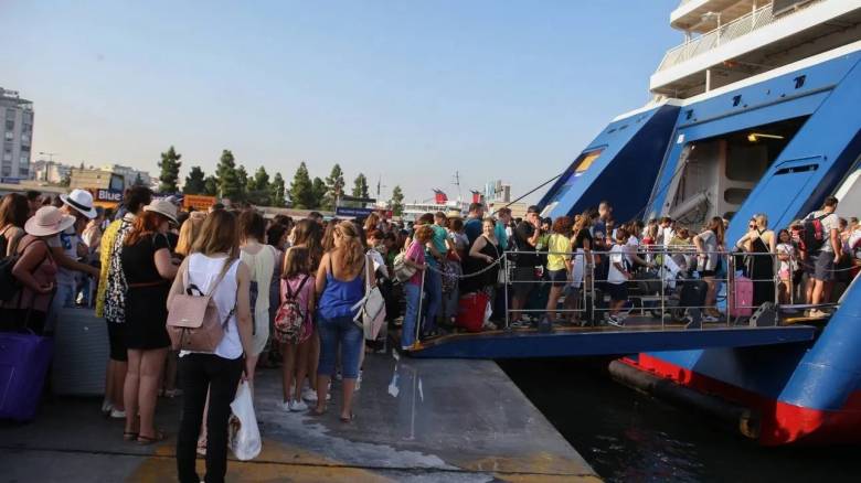 Θετικά τα μηνύματα στην ακτοπλοϊκή επιβατική κίνηση:  Το μοντέλο διακοπών Island Hopping