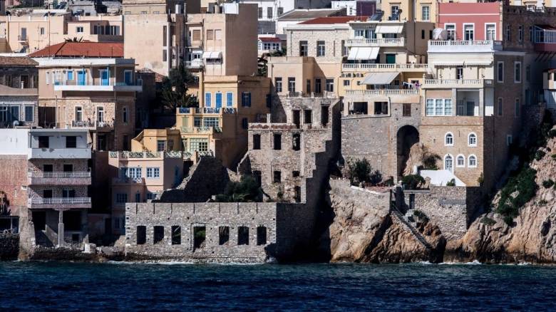 Η Σύρος είναι η «επιτομή της κομψότητας» - Διθυραμβικό δημοσίευμα από τη Le Figaro Nautisme