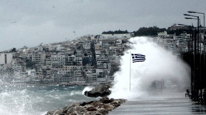 Καιρός: Τοπικές νεφώσεις, υψηλές θερμοκρασίες και ισχυροί άνεμοι στο Αιγαίο