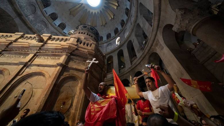 Οι ισραηλινές Αρχές συνέλαβαν τον φρουρό του Έλληνα πρόξενου στην αφή του Αγίου Φωτός