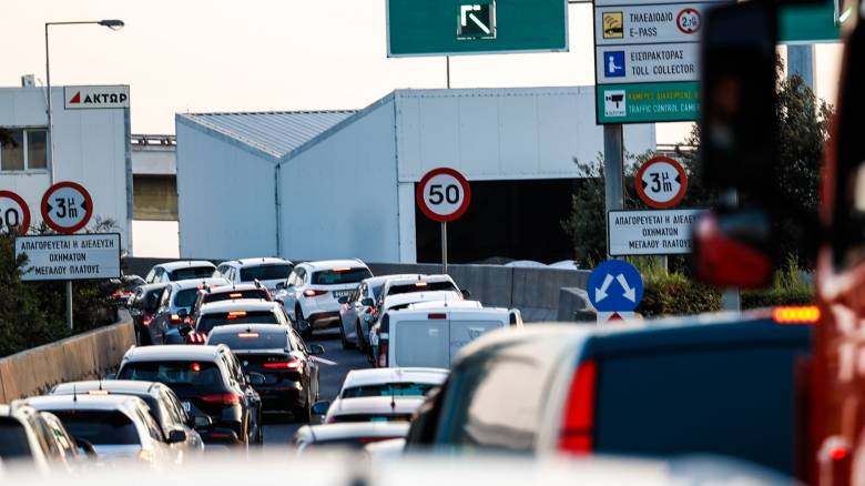 Κίνηση: Μποτιλιάρισμα στην Αττική Οδό - Κλειστή μία λωρίδα λόγω εργασιών