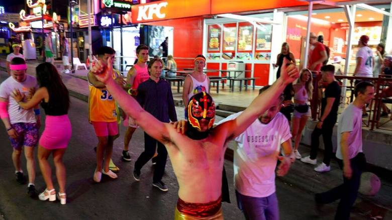 Ισπανία: Μέτρα κατά του αλκοόλ και των πάρτι σε Ίμπιζα και Μαγιόρκα