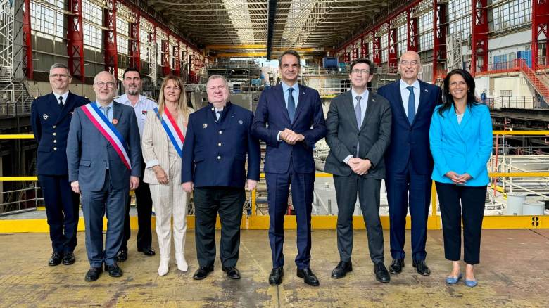 Στα ναυπηγεία της Λοριάν για τις φρεγάτες Belharra ο πρωθυπουργός - «Οι καλύτερες στη Μεσόγειο»