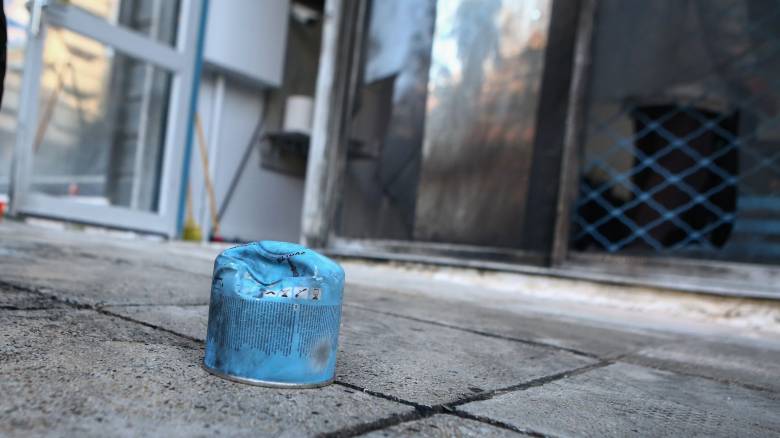 Έκρηξη από γκαζάκια σε είσοδο πολυκατοικίας στην Ηλιούπολη