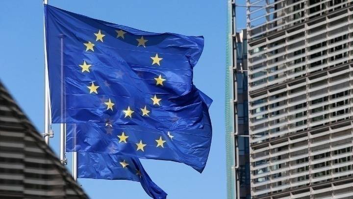 Reuters: Η ΕΕ «συμφωνεί» στον δασμό 10% στις εμπορικές συνομιλίες με τις ΗΠΑ