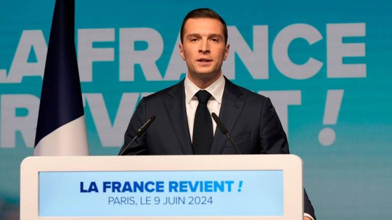 Γαλλία: Δημοσκόπηση δείχνει πως ο ακροδεξιός ηγέτης Μπαρντελά θα κέρδιζε τις προεδρικές εκλογές