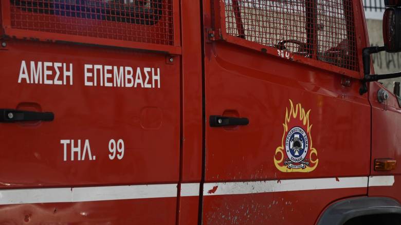 Στις φλόγες εγκαταλελειμμένο κτήριο στο Μοσχάτο: Καταστράφηκε ολοσχερώς