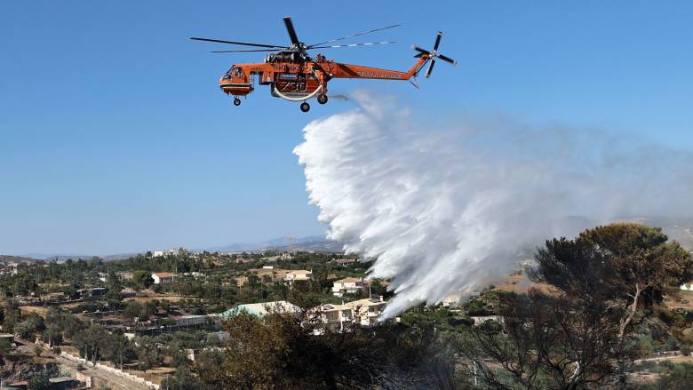 Συνεχή μηνύματα από το 112 για την πυρκαγιά στην Αρκαδία - Επιχειρούν επίγειες και εναέριες δυνάμεις