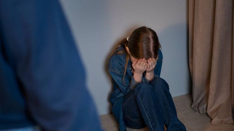 Ηράκλειο: Στο αυτόφωρο 49χρονη μητέρα - Την κατήγγειλε η 8χρονη κόρη της για ξυλοδαρμό