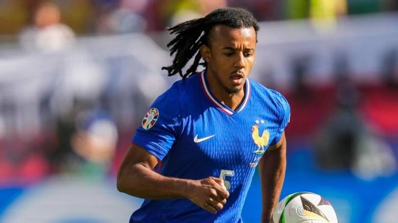 Ζυλ Κουντέ: Ο Γάλλος αστέρας του ποδοσφαίρου νιώθει «ανακούφιση» από το αποτέλεσμα των εκλογών
