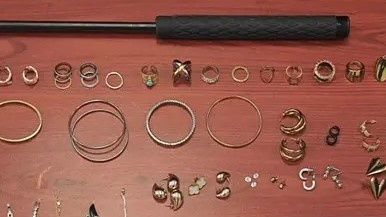 «Χειροπέδες» σε 63χρονο για ληστείες σε κοσμηματοπωλεία - Προσποιούνταν τον πελάτη