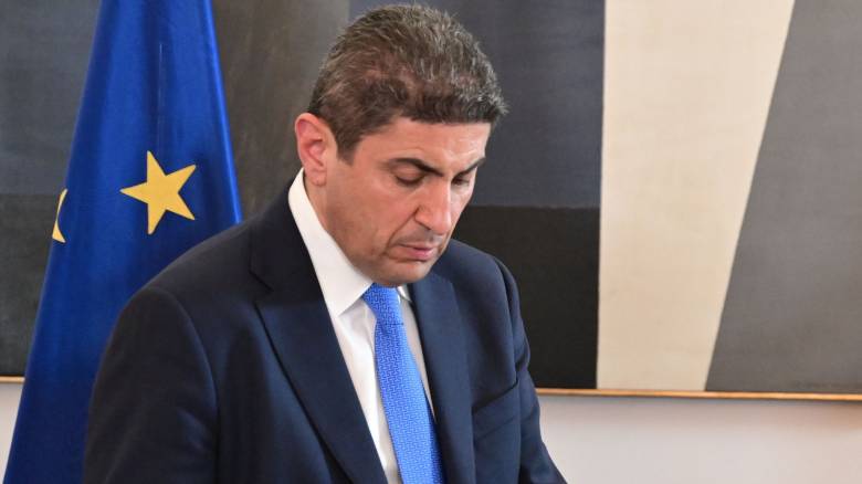 Καταγγελία κατά Αυγενάκη για «υπέρογκες αμοιβές» και εξυπηρετήσεις
