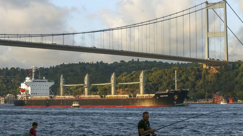 Αναστολή θαλάσσιας κυκλοφορίας στον Βόσπορο μετά από βλάβη σε ρυμουλκό