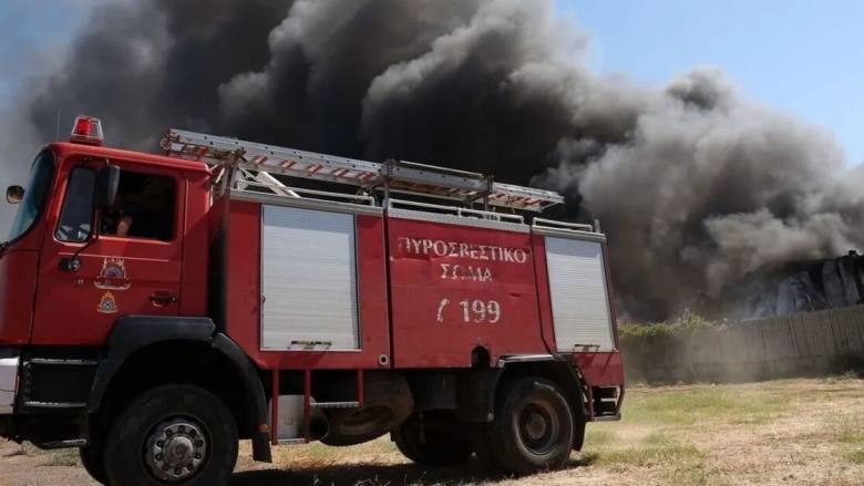 Πυρκαγιά στη Μυτιλήνη - Βρέθηκε απανθρακωμένο άτομο σε αυτοκίνητο