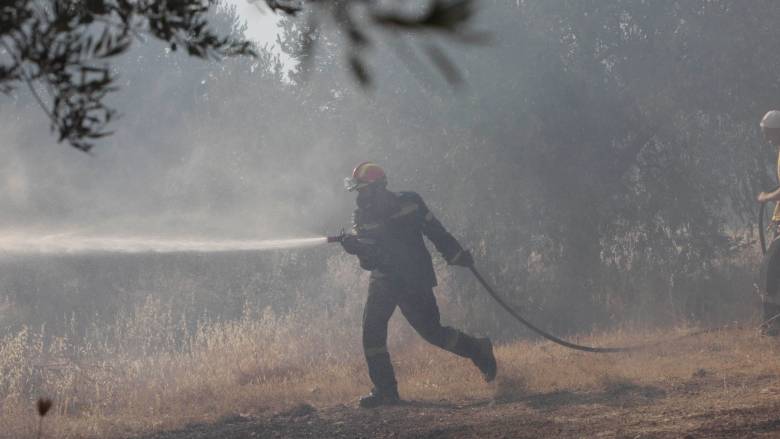 Οριοθετήθηκε η φωτιά στο Μαρκόπουλο