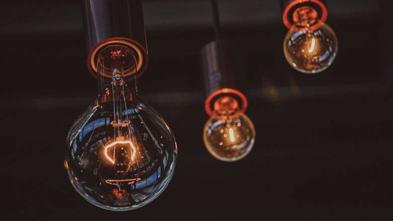 Ρεύμα: Από 10% έως 38% χαμηλότερες οι τιμές στα πράσινα τιμολόγια τον Σεπτέμβριο