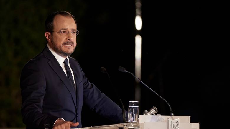 Politico: Η Κύπρος συγκλονίζεται από καταγγελίες για διαφθορά ενώ ασκεί την προεδρία της ΕΕ