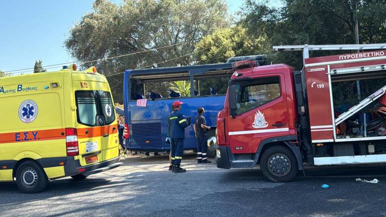 Κέρκυρα: Σύγκρουση τουριστικού λεωφορείου με φορτηγό - Ένας σοβαρά τραυματίας