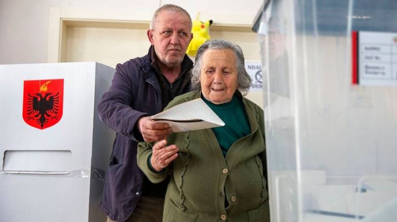 Εκλογές στη Χειμάρρα: Έκλεισαν οι κάλπες, αντίστροφη μέτρηση για νέο δήμαρχο - Ψήφισαν 8.690 δημότες