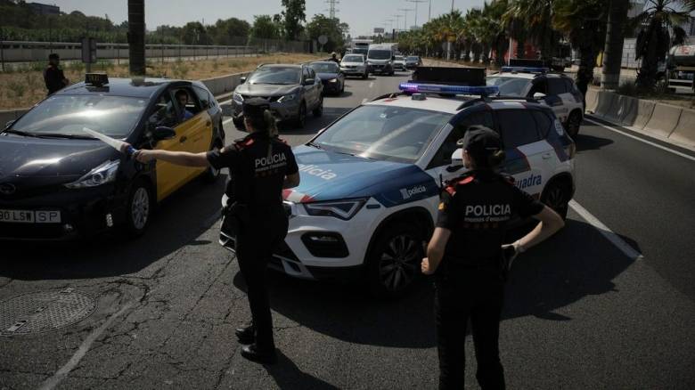 Βαρκελώνη: Σύλληψη και δεύτερου Καταλανού αστυνομικού για τη διαφυγή Πουτζντεμόν
