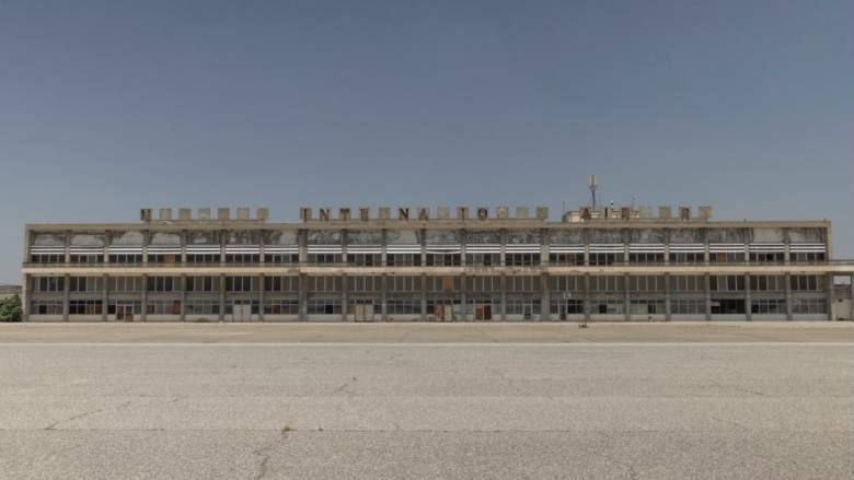 Μέσα στο «αεροδρόμιο-φάντασμα» της Λευκωσίας