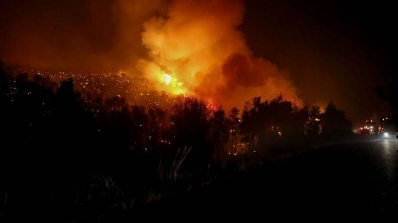 Oλονύχτια μάχη με τις φλόγες στο Ρέθυμνο: Εκκενώθηκαν εννέα χωριά - Στο σημείο ο Κικίλιας