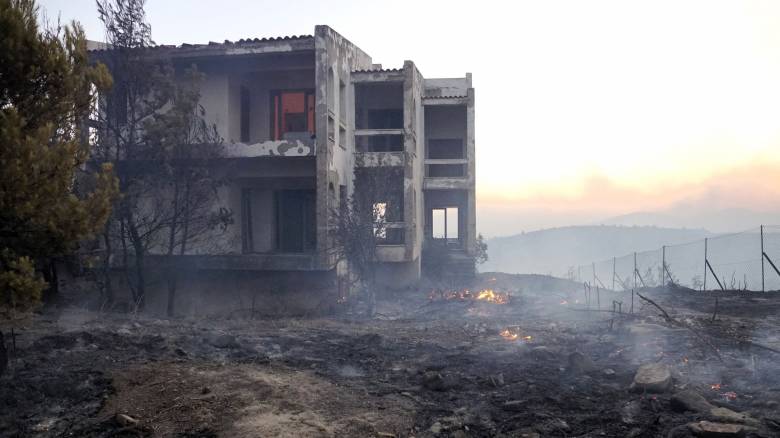 Φωτιά στον Βαρνάβα: Απομακρύνεται το σενάριο να προήλθε από κολώνα ηλεκτροδότησης - Τι εξετάζεται