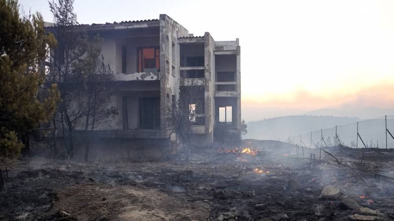 Εκατόν τέσσερις μέχρι τώρα, οι ακατάλληλες κατοικίες στις πυρόπληκτες περιοχές της Αττικής