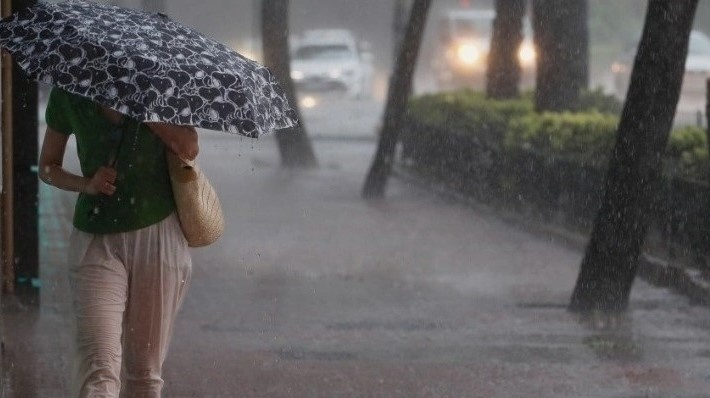 Κακοκαιρία ADEL: Ισχυρές βροχές και καταιγίδες σε όλη τη χώρα - Άνεμοι έως 7 μποφόρ στο Αιγαίο