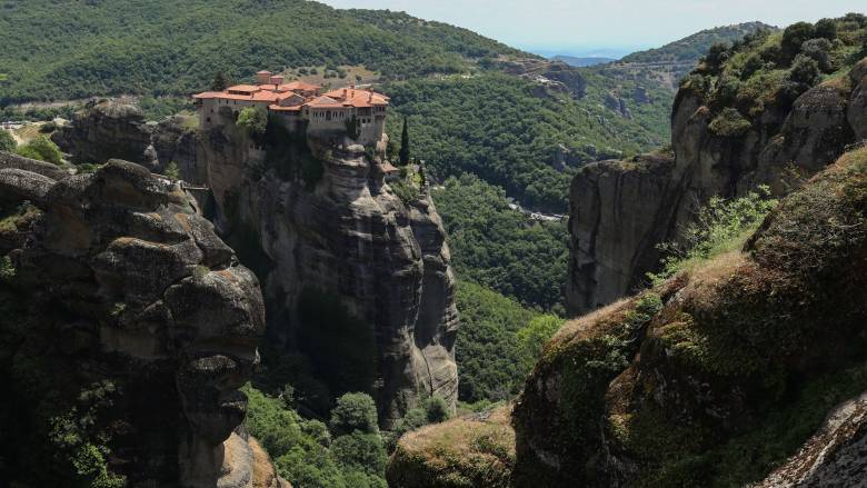 Νεκρή γυναίκα στα Μετέωρα: Έπεσε από βράχο - Έρευνα για τα αίτια του δυστυχήματος