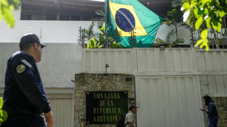 Υπο πολιορκία η πρεσβεία της Αργεντινής στη Βενεζουέλα