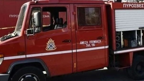 Φωτιά στην Ερέτρια κοντά σε ξενοδοχείο