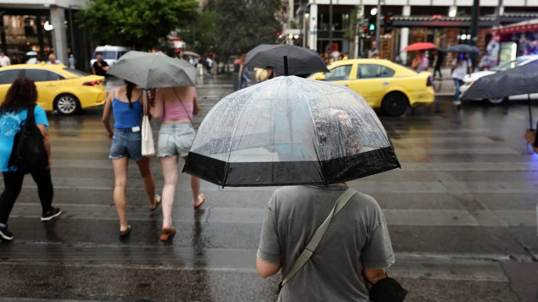 Κακοκαιρία Atena: Καταιγίδες, κεραυνοί και χαλαζοπτώσεις τις επόμενες ώρες