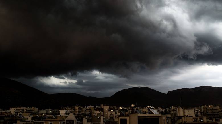 Καιρός: Ακόμη και στους 9 βαθμούς έπεσε η θερμοκρασία λίγο πριν φτάσει ο «Boris»