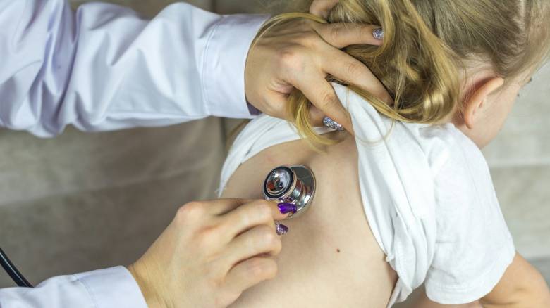 Δωρεάν παιδιατρικός έλεγχος για ευάλωτες ομάδες από τον Δήμο Αθηναίων