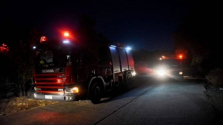 Υπό έλεγχο η φωτιά στο Καβούρι Πύργου - Συνεχίζουν να επιχειρούν ισχυρές πυροσβεστικές δυνάμεις