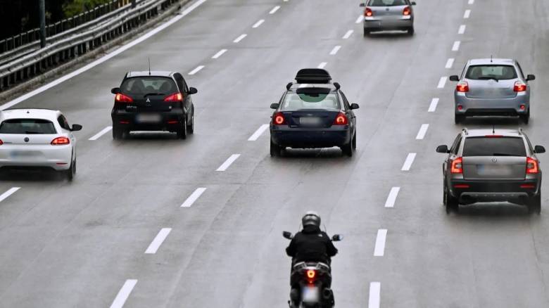 Τέλη κυκλοφορίας και υποχρεωτική ασφάλιση ΙΧ: Ποια είναι τα σενάρια για το 2025