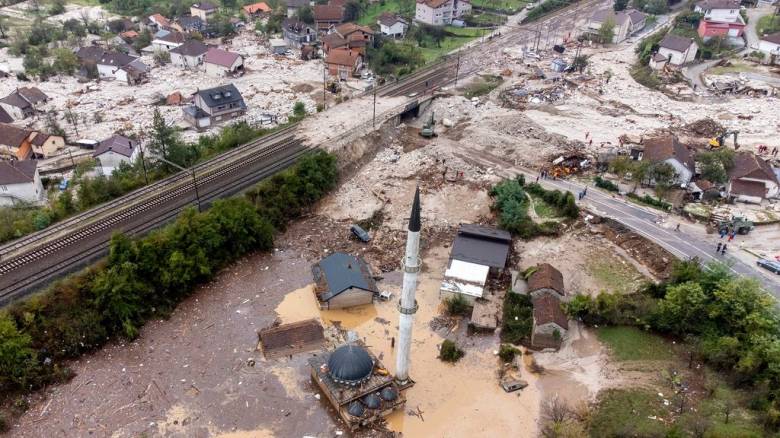 Στους 16 έφτασαν οι νεκροί από τις πλημμύρες στη Βοσνία - Ερζεγοβίνη - Βυθίστηκαν ολόκληρα σπίτια