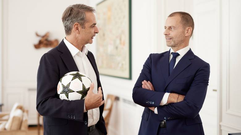 Συνάντηση Μητσοτάκη-Προέδρου UEFA: Τα μέτρα για την αντιμετώπιση της οπαδικής βίας στο επίκεντρο