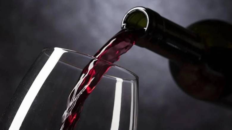 Θεσσαλονίκη: Άφαντος ο ιδιοκτήτης καταστήματος που πούλησε αλκοόλ σε ανήλικες