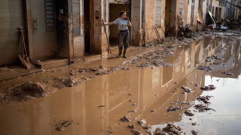 «Κόκκινος συναγερμός» στην Ισπανία από την κακοκαιρία - Ισχυρές βροχοπτώσεις στη Βαλένθια