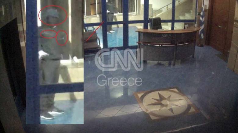 Αποκλειστικό CNN Greece: Φωτογραφικά ντοκουμέντα από τη δράση συμμορίας που διέρρηξε υπουργεία