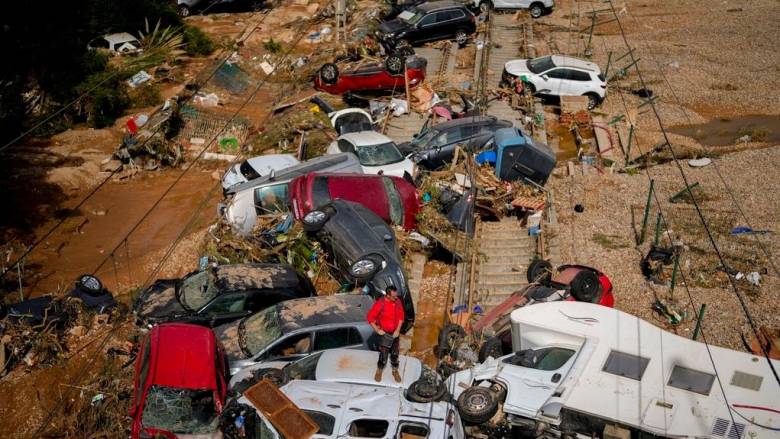 Μέτρα στήριξης ύψους 3,8 δισ. ευρώ για τις πλημμύρες στην Ισπανία ανακοίνωσε ο Σάντσεθ