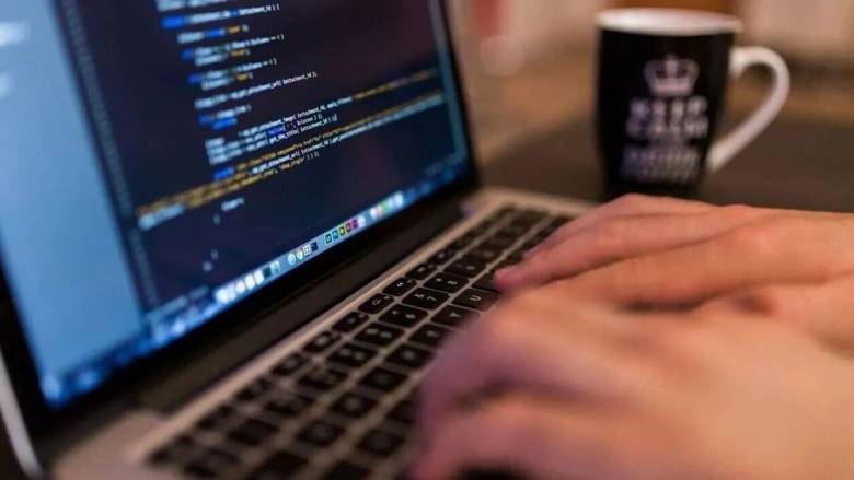 Europol: Χειροπέδες σε 25 άτομα για διακίνηση παιδικής πορνογραφίας που ήταν προϊόν ΑΙ