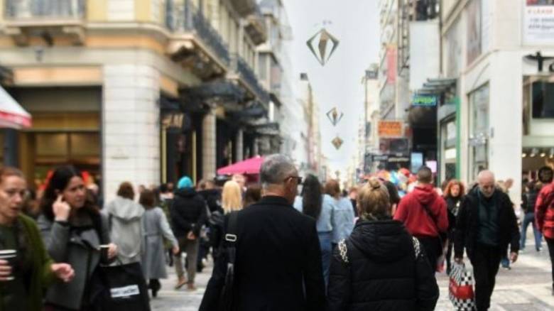 Στη «μάχη» του χριστουγεννιάτικου τζίρου η αγορά – Μειωμένες δαπάνες σχεδιάζει 1 στους 3 καταναλωτές