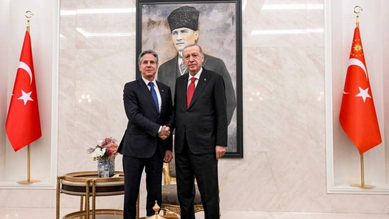 Έφτασε στην Άγκυρα ο Μπλίνκεν - Συναντήθηκε με τον Ερντογάν στο αεροδρόμιο