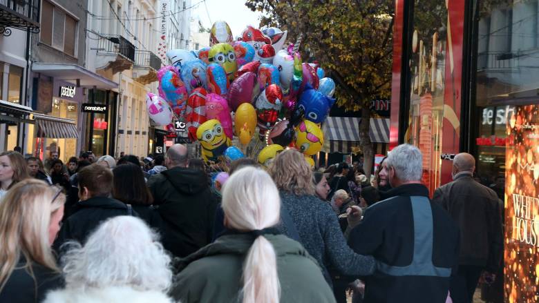 Ποια καταστήματα και σούπερ μάρκετ θα είναι ανοιχτά την Κυριακή - Το εορταστικό ωράριο