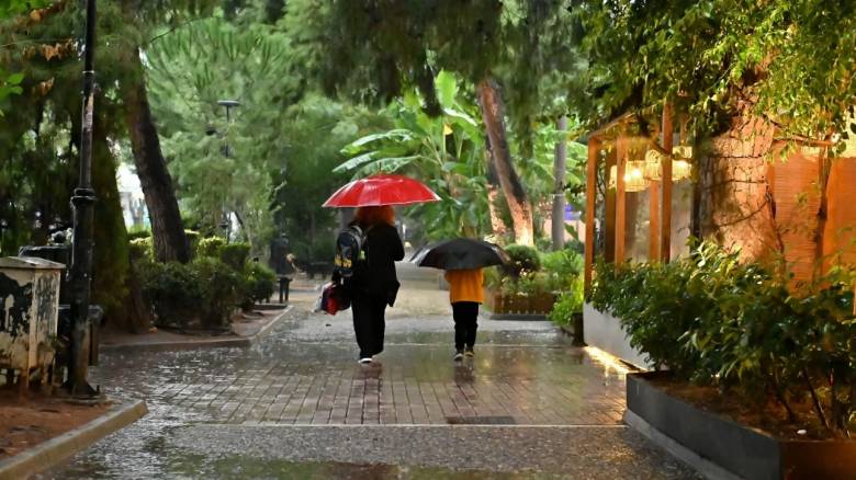 Καιρός: Συνεχίζεται το φθινοπωρινό σκηνικό - Συννεφιά, βροχές και καταιγίδες