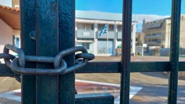 Δήμος Αθηναίων για μηνιγγίτιδα σε ΕΠΑΛ: Αναστολή λειτουργίας και προληπτική απολύμανση